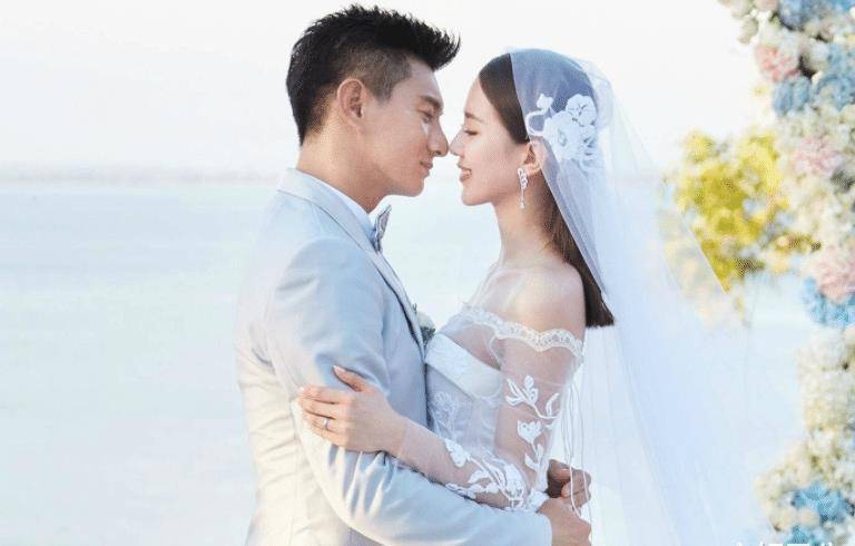 吴奇隆最后一分钟才更博,一张图却甜到无数人_微博_低调_妻子
