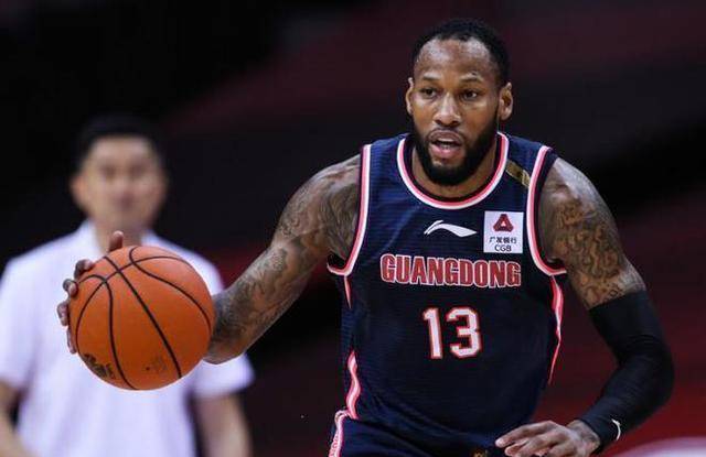 广东队38岁老将轰下16分,领涌进攻狂潮_比赛_威姆斯_球员