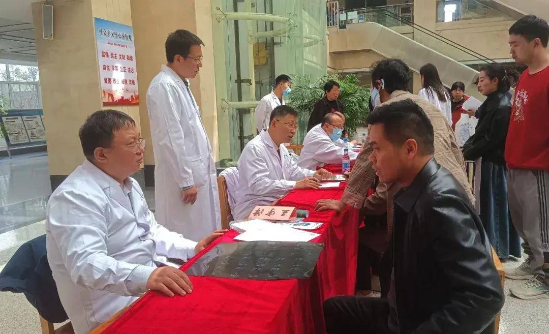 现场直击山大二院骨科博士大咖齐聚河津义诊授课