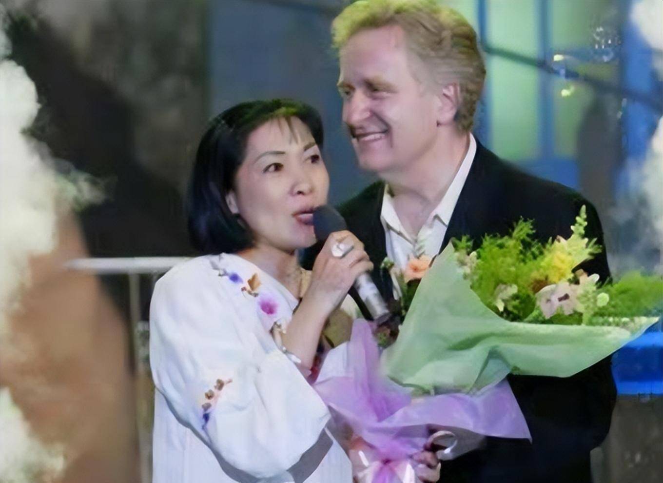 62岁沈丹萍罕露面!嫁洋老公住豪宅,家里曾用超过50个保姆