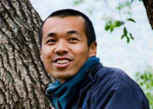 原创港大硕士携妻子归隐结婚用草戒租住22平小屋14年不买新衣服