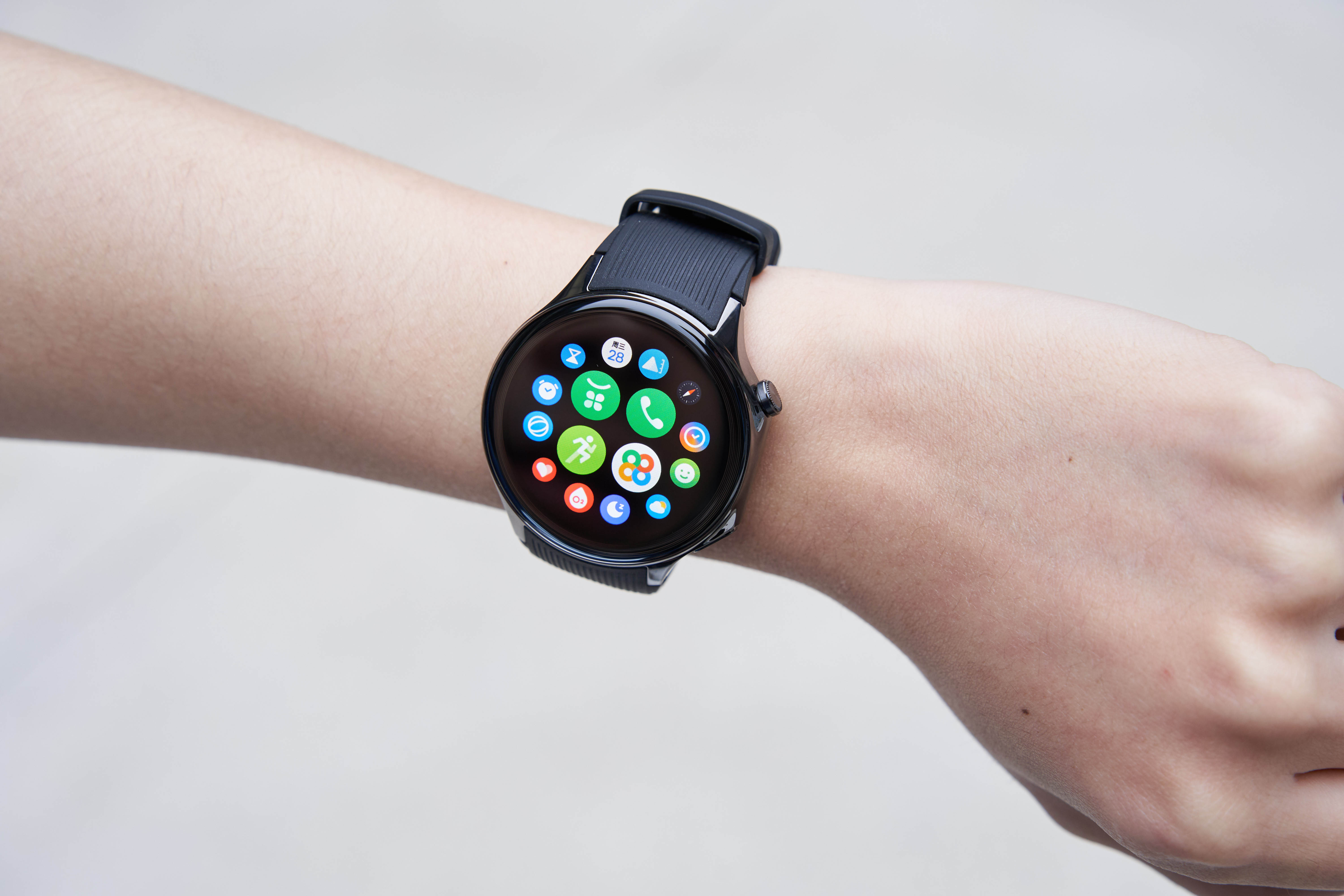 值得一提的是,这次oppo watch x在安卓手表里面还首发支持了微信手表