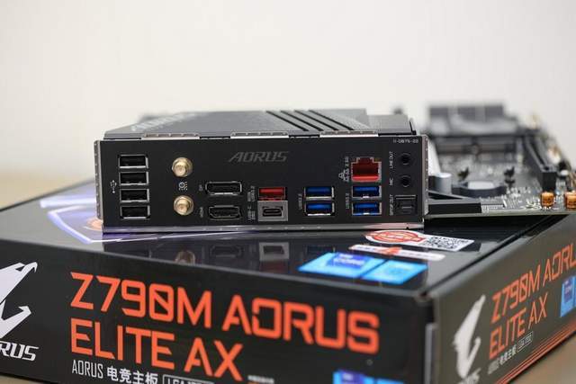 技嘉z790m小雕wifirtx4060显卡战力强劲的白色主机装机秀