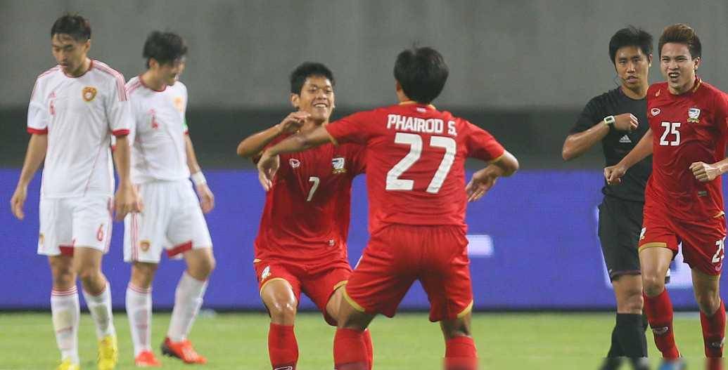 国青半场换将仍无济于事,4人抽筋引笑料,国足前辈摇头感叹_比赛_足球_