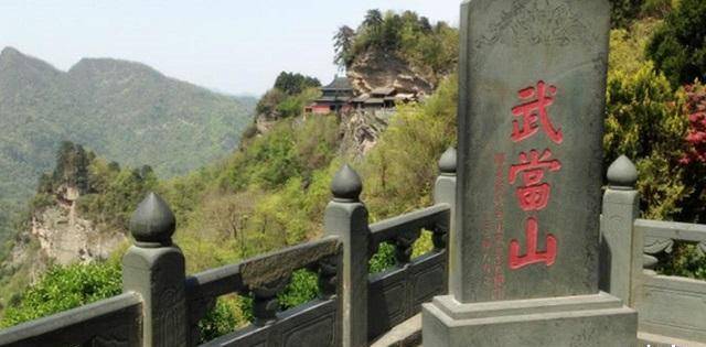 原创武当山的夺命龙头香炉失足者不计其数心诚哪用上龙头