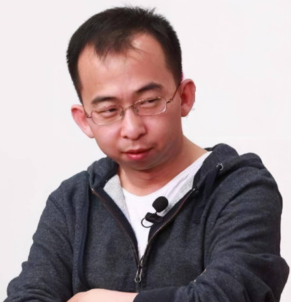 甘愿做配20年,被誉"第一丑角"的巨兴茂,今成百亿导演娶娇妻_事业_因为