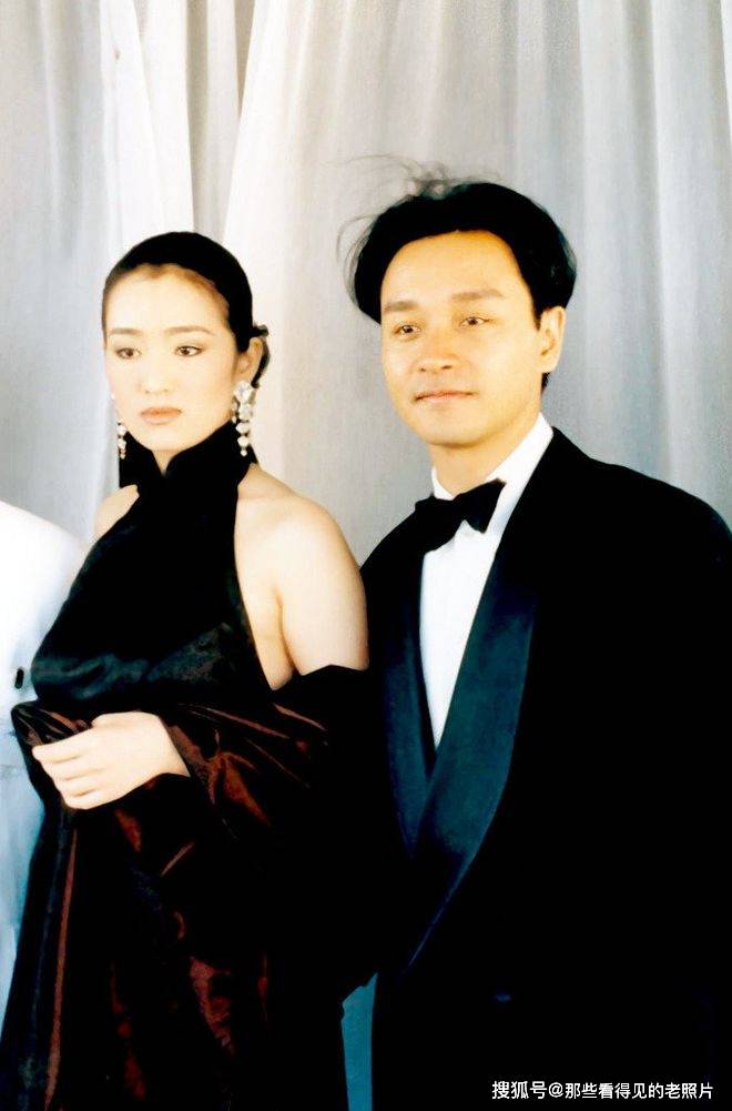 老照片 拍摄电影《风月》时的张国荣 真的是英气逼人_巩俐_香港_玩笑