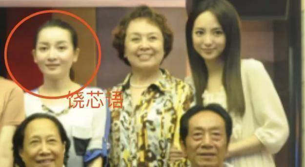 原创75岁王奎荣近照身体硬朗精神十足38岁老婆为他生下2胎