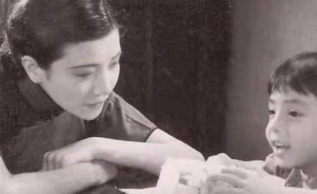 丈夫加班至深夜,妻子却闭门不开,他到公园静坐良久,后投湖自尽_黎铿