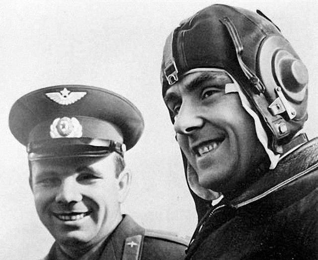 原创宇航员科马洛夫乘坐有数百项问题飞船上天抵达地球只剩下足骨