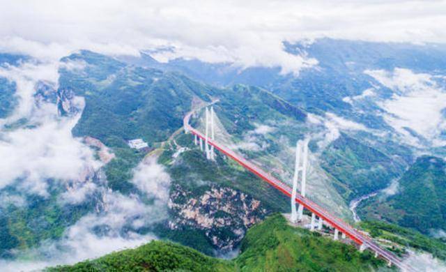 世界第二高桥——清水河大桥,位于贵州省开阳县与瓮安县交界处,是全球