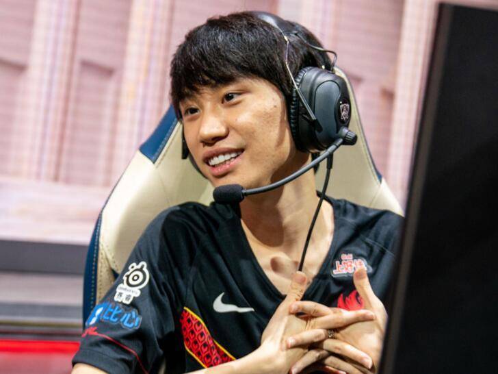 原创lol选手豪车盘点doinb库里南被查封faker三辆豪车全是送的