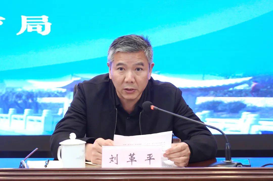 区教育局副局长王艳要求各幼儿园切实关注安全工作,加强师德师风教育