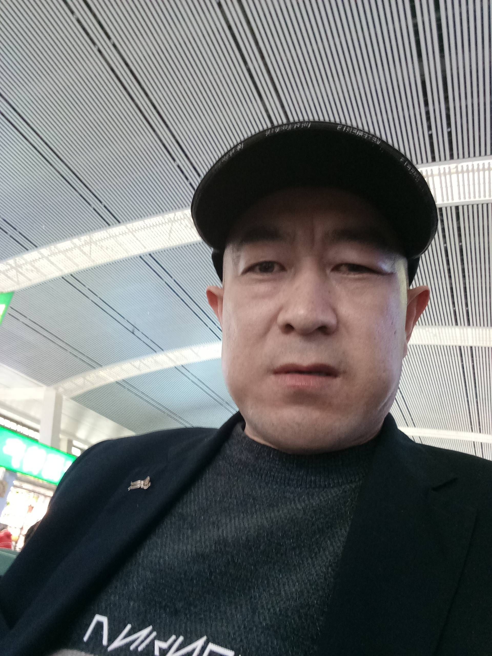 我爱着你,你恋着我,灵魂相通,富有默契,眉毛上翘,懂得心事,幸福的日子