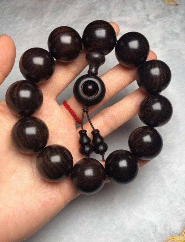 木质手串中的8大"硬汉",硬度非常高,让钢刀都"头疼"_紫檀_黄花梨_小叶