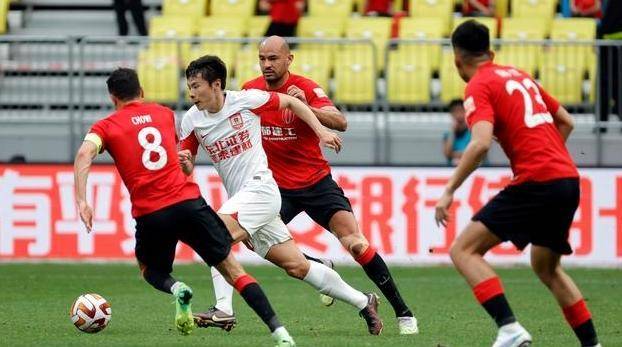 蹇韬暂时告别球队,接受系统治疗后将逐渐复出,由二号门将张岩