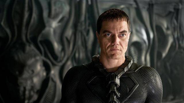 他住在地球,这里是他的家,他的母亲玛莎,父亲肯特都在这里生活,自己在