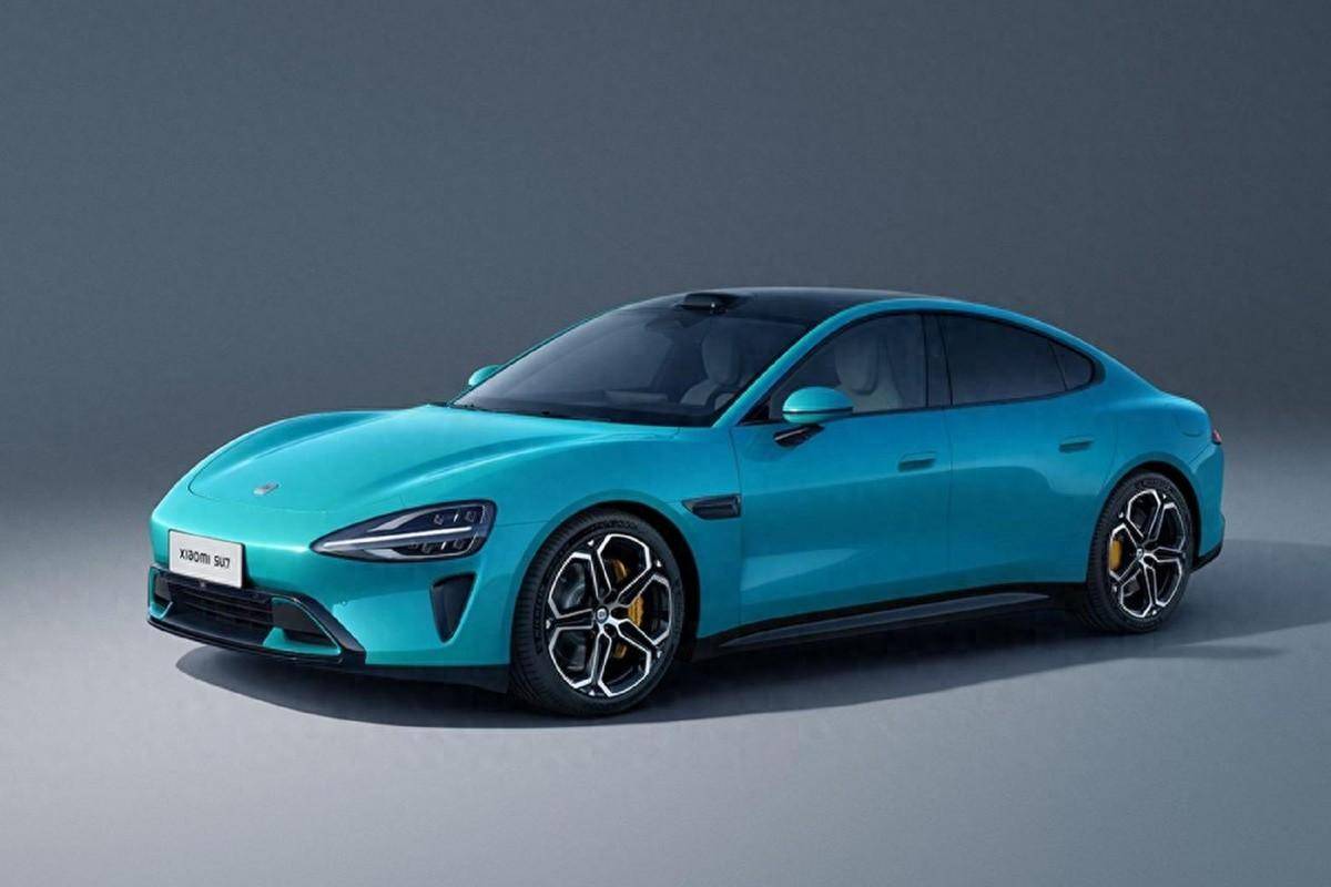 原创小米su7值得买吗这其实是一场科技与传统的市场对决