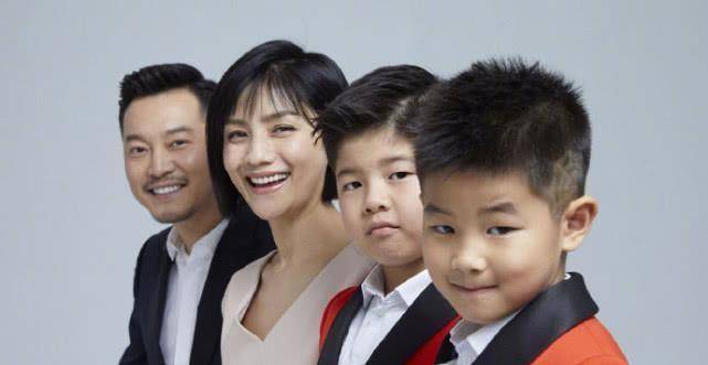 原创胡可晒鲫鱼兄弟帅气萌照小哥俩越来越像了让人分不清楚