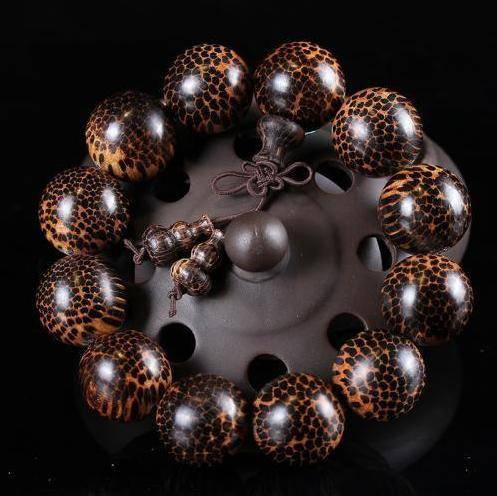 木质手串中的8大"硬汉",硬度非常高,让钢刀都"头疼"_紫檀_黄花梨_小叶