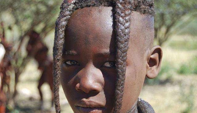 这个非洲部落,男人都必须有5个妻子,女人的习俗更加奇怪_辛巴_生活