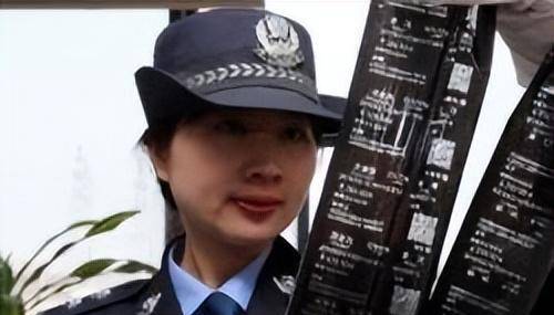 7岁女孩紧抱大树9小时获救,如今她的工作令人自豪_江珊_王明华_解放军