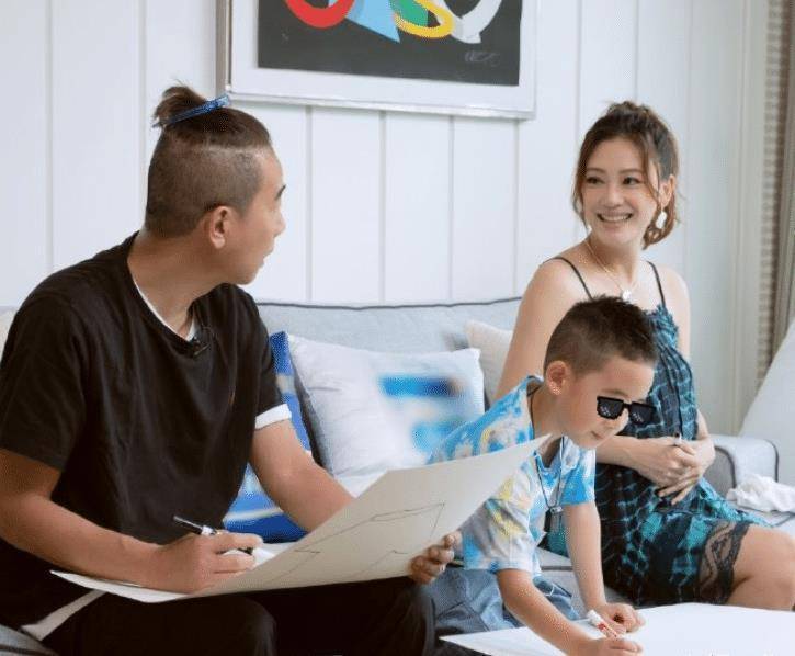 jasper学习中文困难,看到应采儿耐心教育后,三观如何一看便知_陈小春