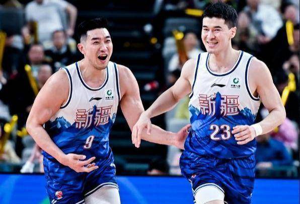 12中12砍下27 10,球迷惊叹硬气十足_新疆队_吉林队_吴冠希
