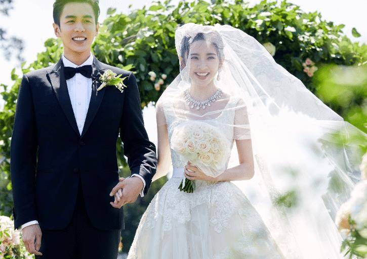 张若昀喜得一千金看到唐艺昕近况出院照大家赶紧来道贺