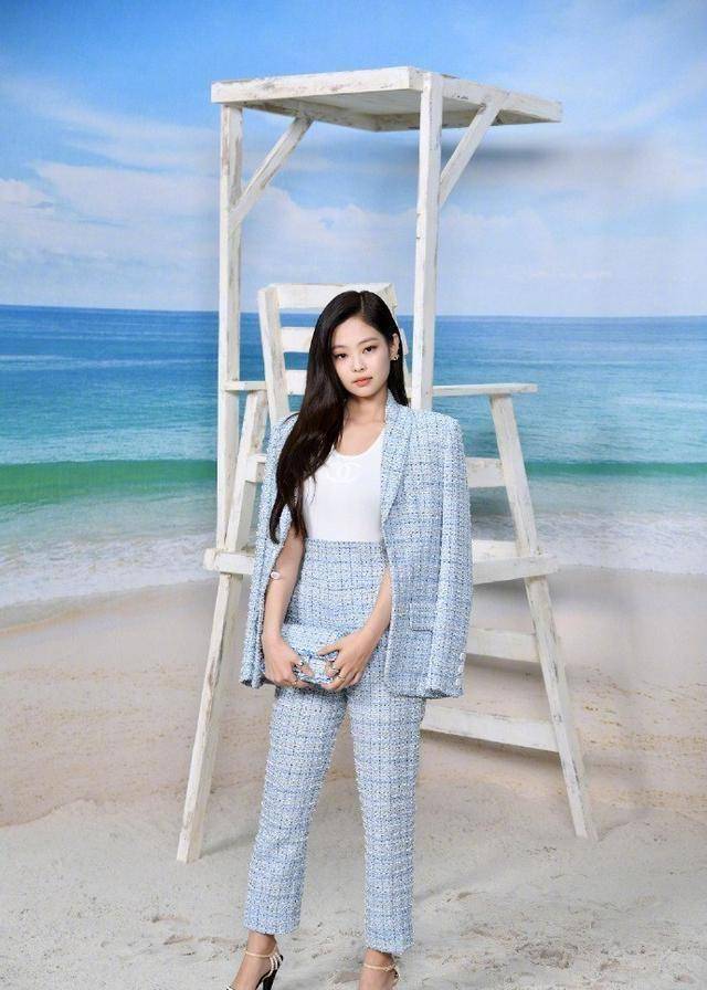 jennie独家私服穿上短西装的她判若两人原来她的西装才是大招