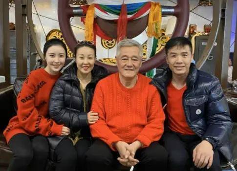 原创关思慧透露将备孕生子老公是生意人家中有钱是混血儿长相帅气