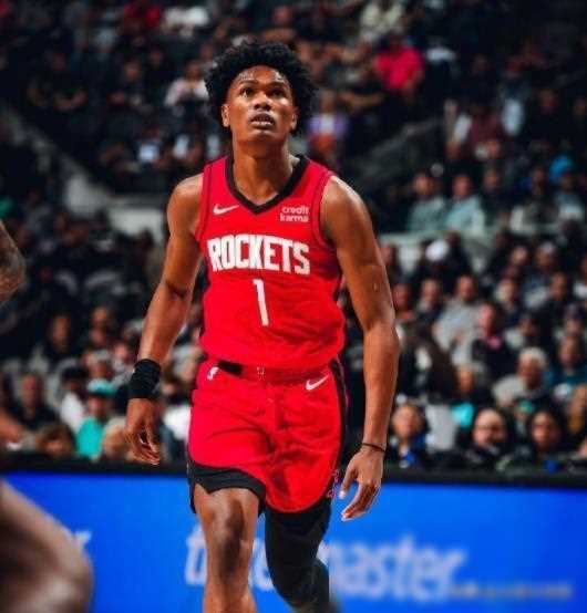 新秀领跑火箭后卫惊人8个篮板胜文班霍姆格伦献上助攻