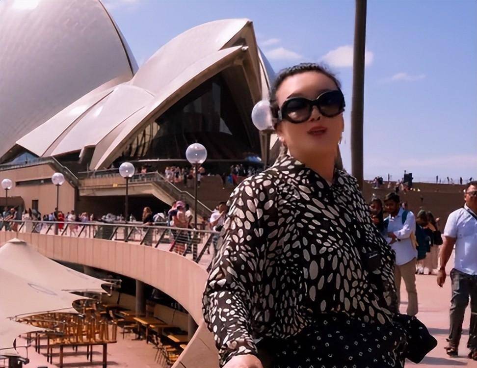 汪小菲女友疑似怀孕,张兰同意亲事并送礼物,却透露没钱办婚礼_马小梅