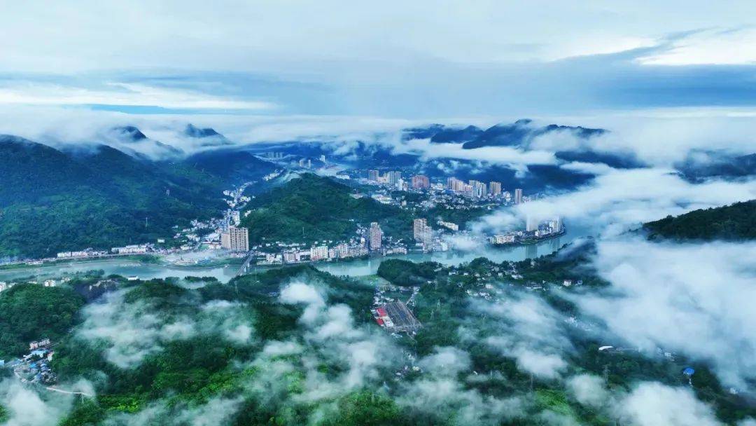 2024年是长阳土家族自治县成立40周年的喜庆之年,作为长阳自治县历史