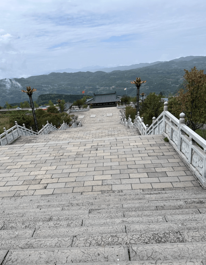 蚩尤九黎城的门票价格适中,而且提前在网上预订还能享受一定的优惠.