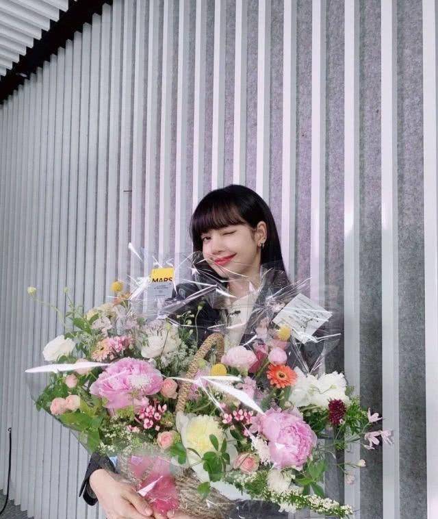 lisa遭到网暴,为澄清凌晨上线发文,知道原因后圈粉无数_jennie_暴力