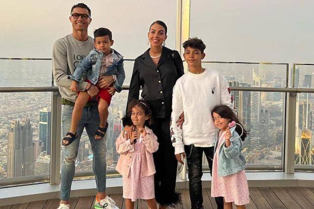 原创c罗把乔治娜宠上天7孩子目标只差一个生完双胞胎还得继续