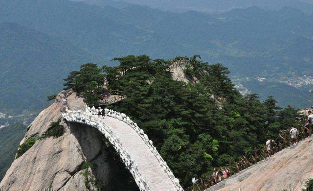 横跨两省,一边是4a级一边是5a级_天堂寨_湖北省_安徽省