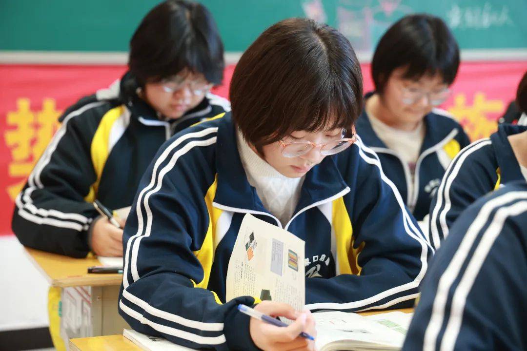 文化育人春意盎然梦想起航探寻启臻校园里的春天