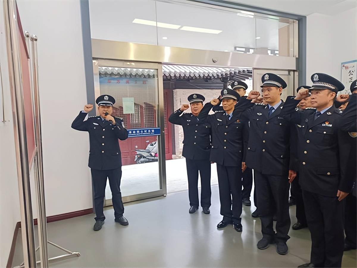 泰兴市公安局鼓楼派出所举行"铸魂·2024·清明祭英烈"活动