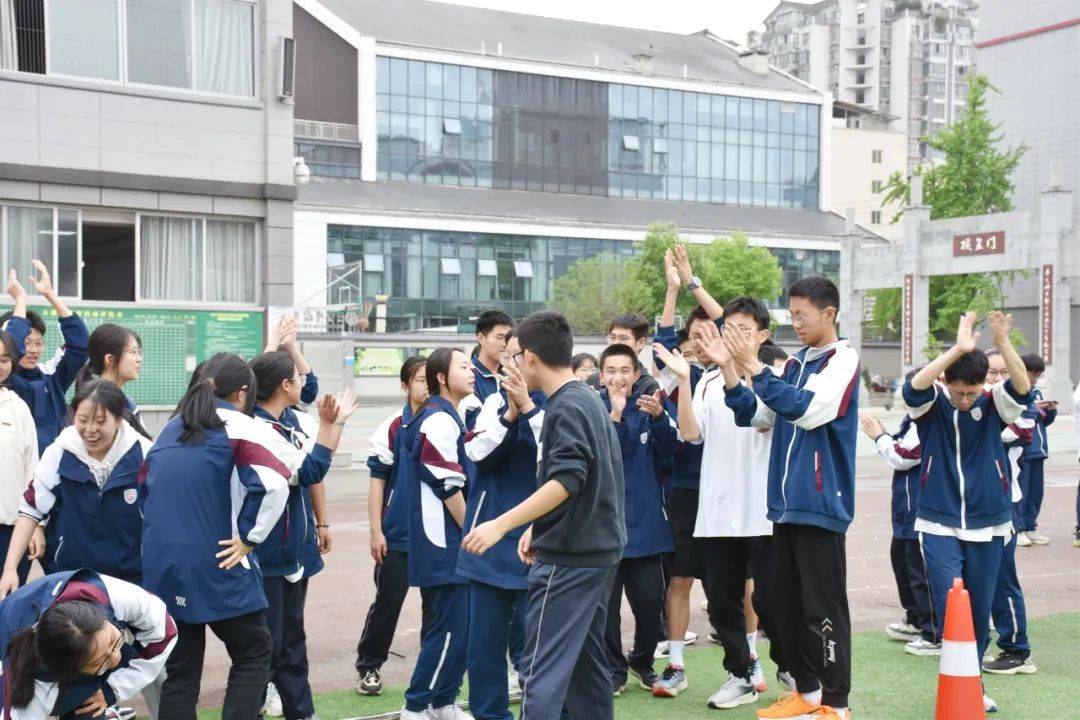 台实少年意气发运动场上展芳华三台中学实验学校第六届春季运动会掠影
