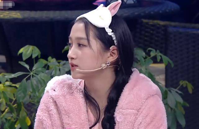 原创关晓彤吴磊参加睡衣秀当看清两人脚上拖鞋节目组太偏心了