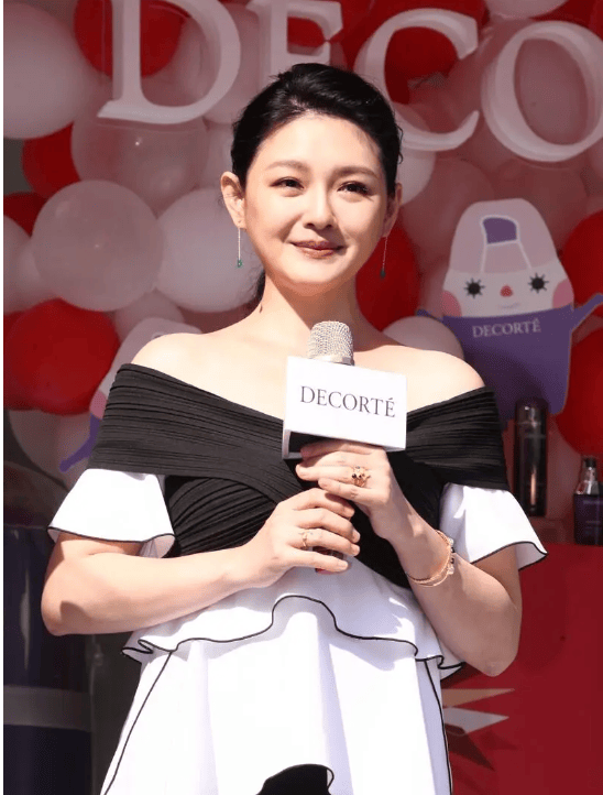 原创惊曝光汪小菲夫人马筱梅正面照身材不输大s