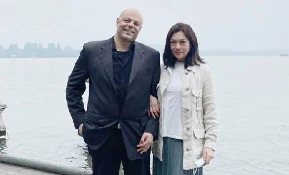 原创在外国人眼里她比巩俐还美更幸运的是她嫁了一个外籍老公