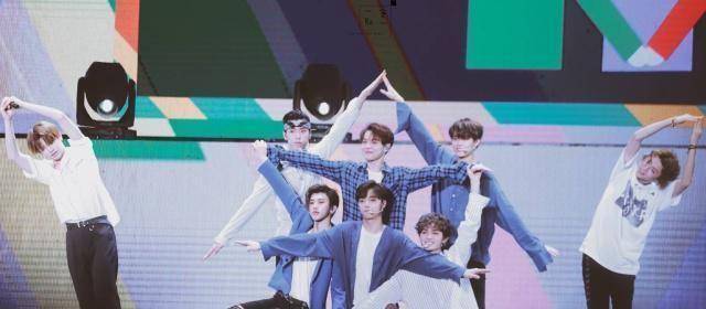 内地男团几乎没有实现过演唱会上的统一团应援,像npc也是有应援棒的