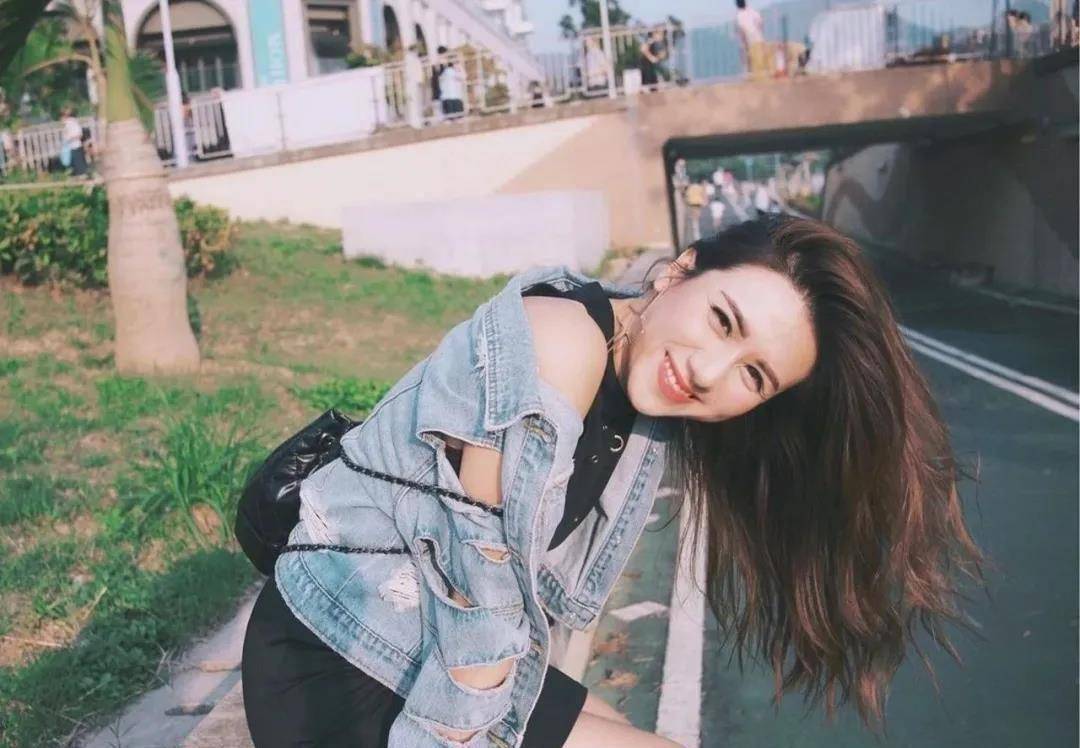 tvb时尚女神曾一年生蛇十次险毁容19岁港姐出道以来大变样