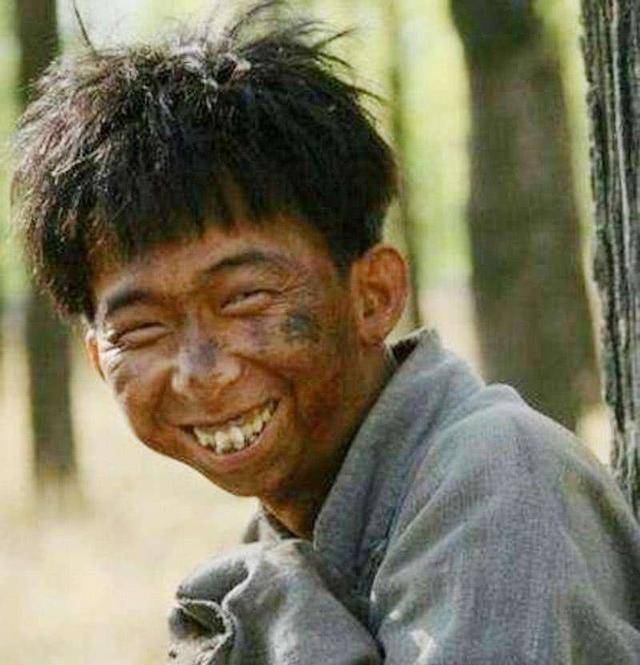 原创"第一丑角"巨兴茂:苦熬20年配角成百亿导演,开豪车娶娇妻