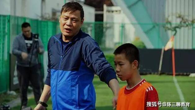恭喜男足和范志毅亚洲足球先生出现在男子足球队的新位置上并证明了