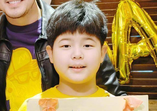 安吉小鱼儿兄弟俩胖成球胡可生日发动态愿望太过于现实