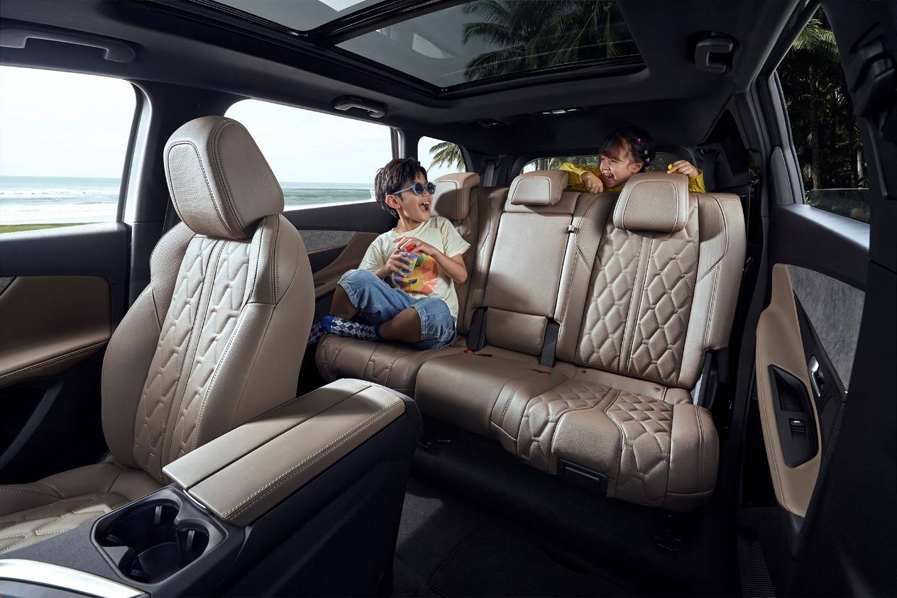 东风标致 5008 "爸"气十足!